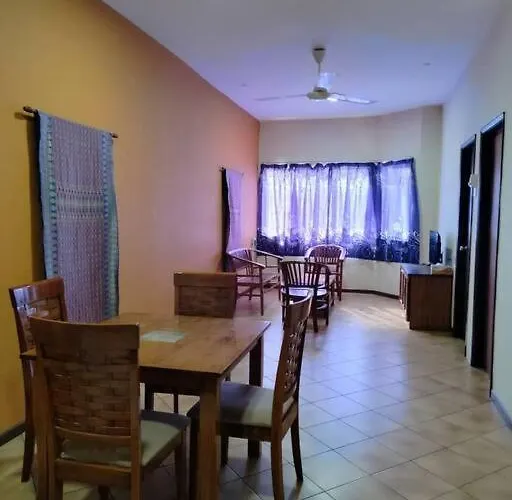 Homestay Elina - Cheap And Cosy